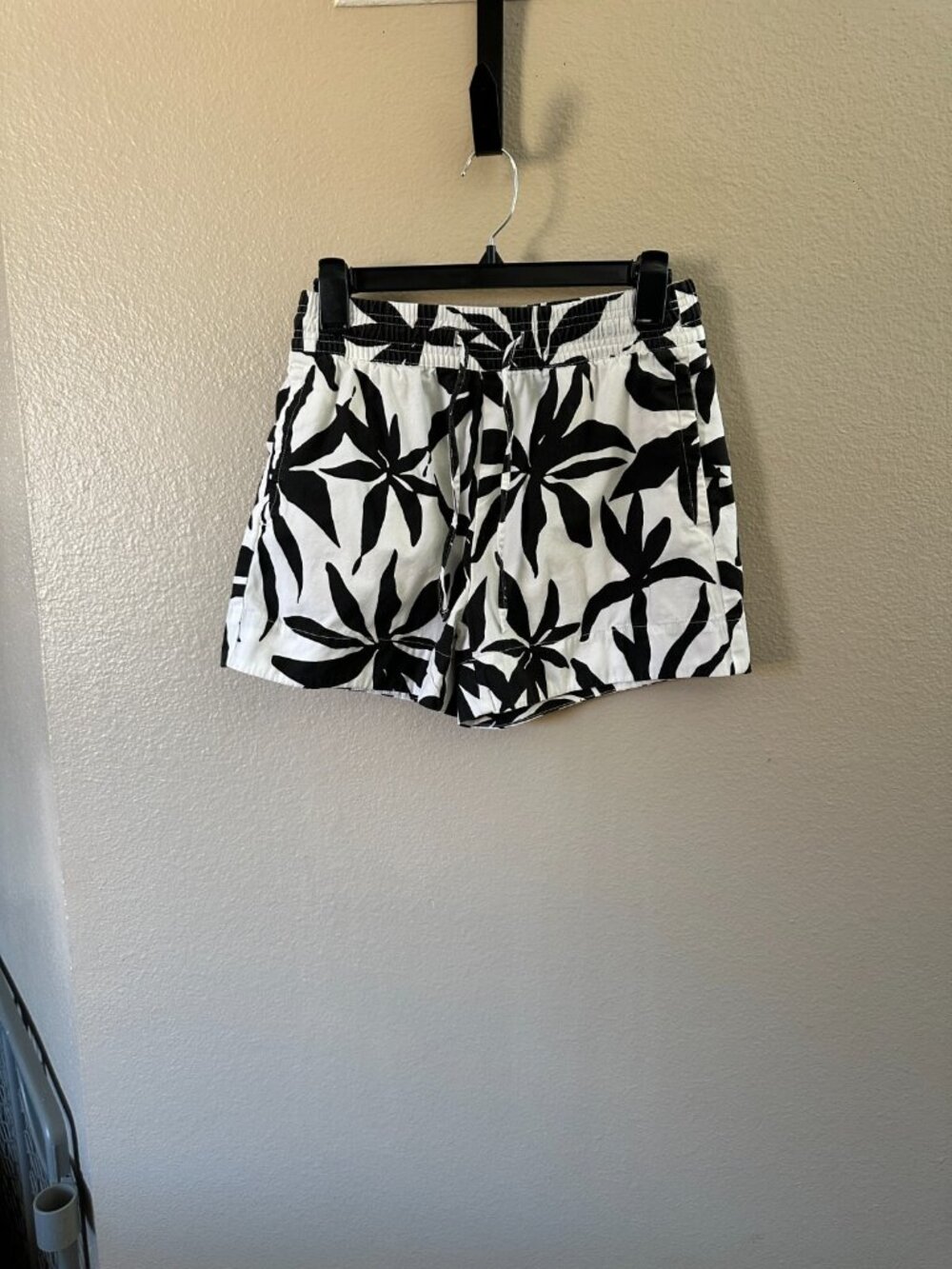 Free Assembly XS Black/White Tropical Print Cotton Shorts With Elastic Waist
